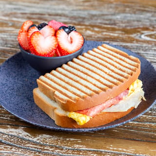 Deli Omelette Sammie